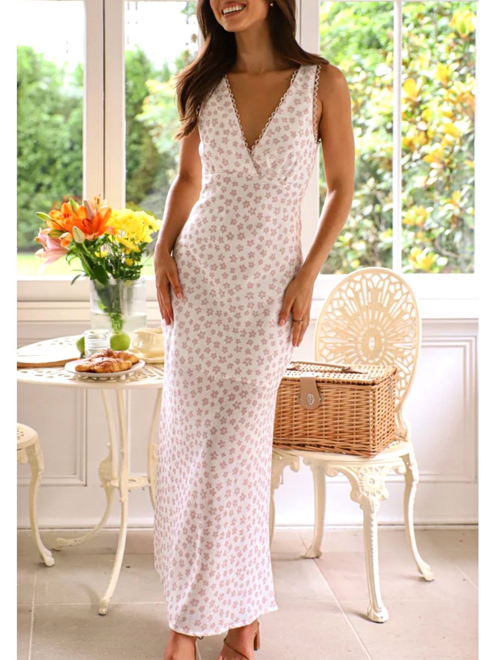 Selfie Leslie Sleeveless Deep V-Neck Maxi Dress w/Lace Trim & Floral Print XS